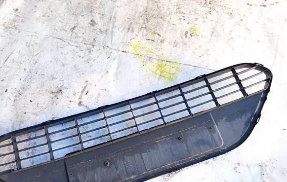 Ford Focus Front bumper lower grill 8M5117B968A