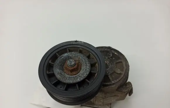 Cadillac CTS Generator/alternator belt tensioner