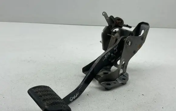 Toyota Auris E180 Brake pedal 