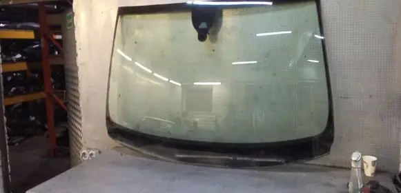 Audi Q7 4L Front windscreen/windshield window 