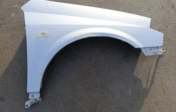 Nissan Primera Fender