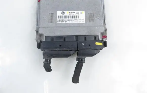 Volkswagen Touran I Engine control unit/module 06A906033CG