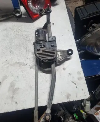 Volkswagen PASSAT B6 Front wiper linkage 
