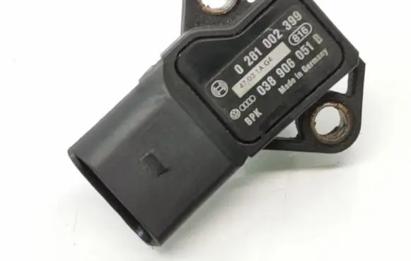 Volkswagen Golf V Air pressure sensor 0281002399 038906051B