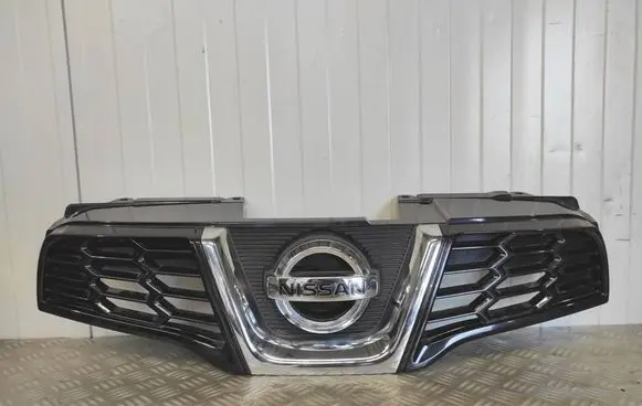 Nissan Qashqai Front bumper upper radiator grill 62310BR00A