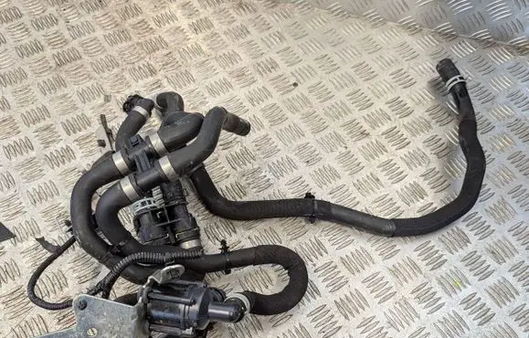 Volvo XC40 Electric auxiliary coolant/water pump 32324819