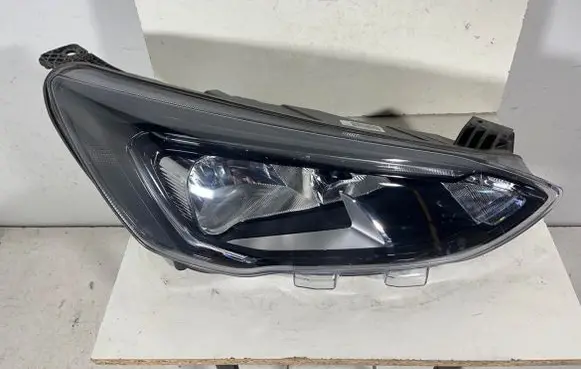 Ford Focus Headlight/headlamp JX7B13W029CE