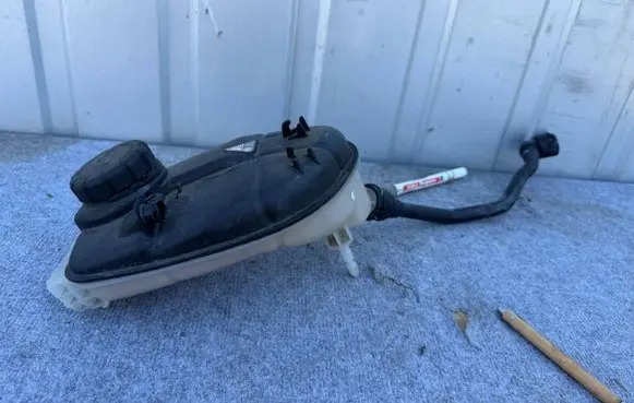 Mercedes-Benz B W246 W242 Coolant expansion tank/reservoir A2465000049