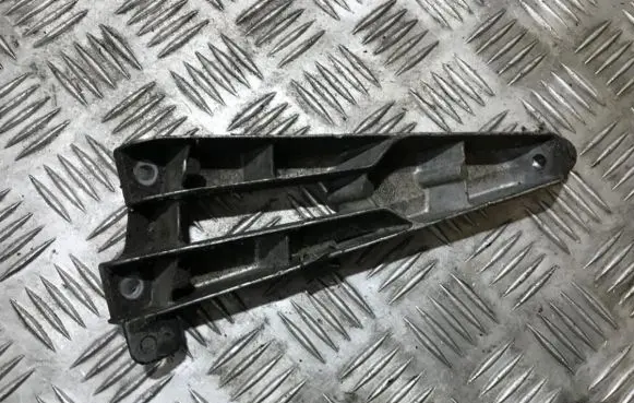 Engine mounting bracket