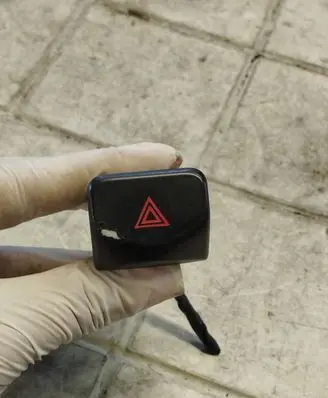 Nissan Note (E11) Hazard light switch 06019