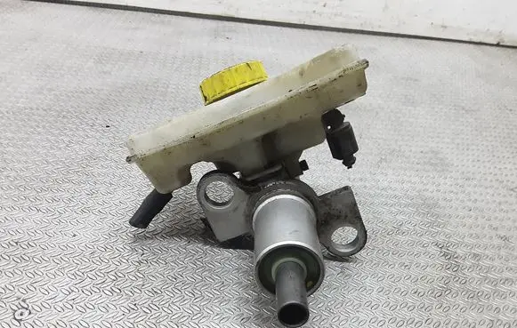 Volkswagen PASSAT B5.5 Master brake cylinder 8E0611301