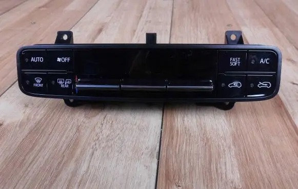 Toyota Auris E180 Climate control unit 5590002C60