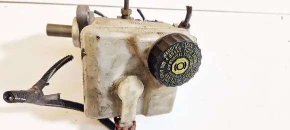 Brake fluid reservoir