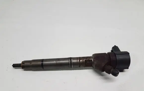 Hyundai i30 Fuel injector 338002A900