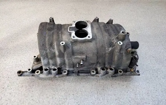 Jeep Grand Cherokee Intake manifold 53031568