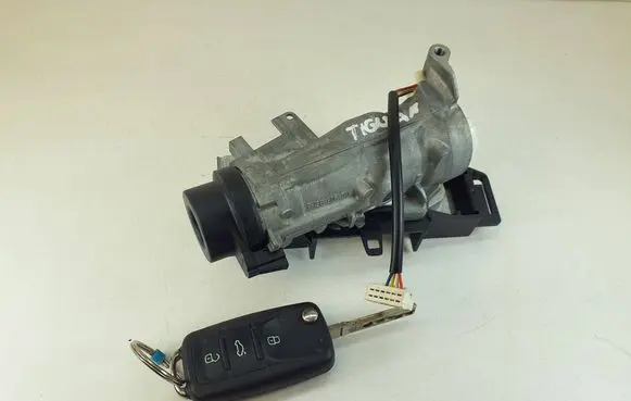 Volkswagen Tiguan Ignition lock 5k0905865 1K0905851B