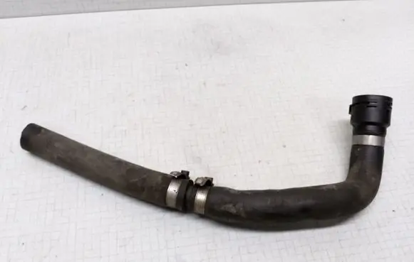 Volkswagen PASSAT B5.5 Engine coolant pipe/hose