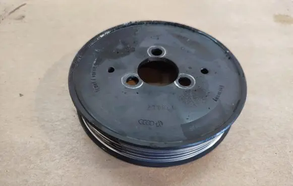 Volkswagen Touareg I Water pump pulley 059121031L