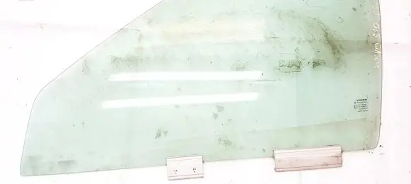 Volvo S70 V70 V70 XC Front door window glass four-door