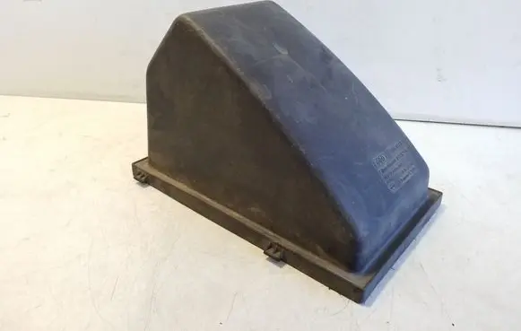 Audi 100 S4 C4 Air filter box cover 4A0133837