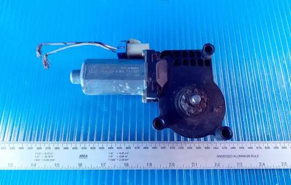 Mercedes-Benz ML W163 Front door window regulator motor 990407101 6004 PA1032