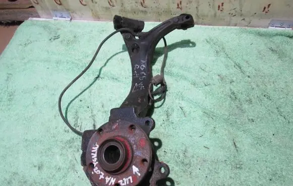 Audi A6 S6 C5 4B Front wheel hub spindle knuckle 8D0407257AD