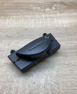 Mercedes-Benz E W211 Parking (PDC) sensor switch 2118216958 03751222