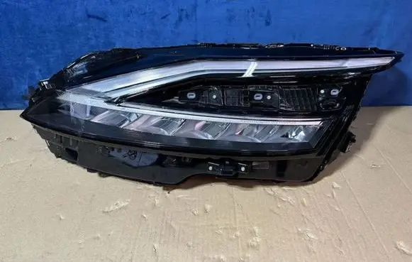 Nissan Qashqai J12 Headlight/headlamp