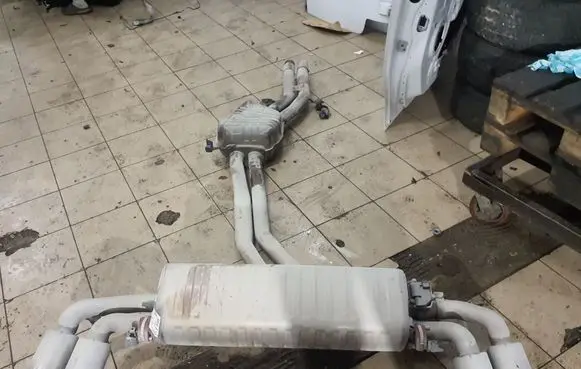 Porsche Cayenne (9Y0 9Y3) Muffler/silencer 4M4253609E