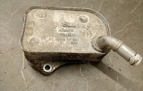 Audi A4 S4 B6 8E 8H Engine oil radiator 06B117021