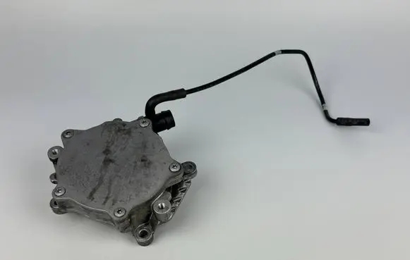 Mercedes-Benz A W176 Vacuum pump A2701800901 6990347