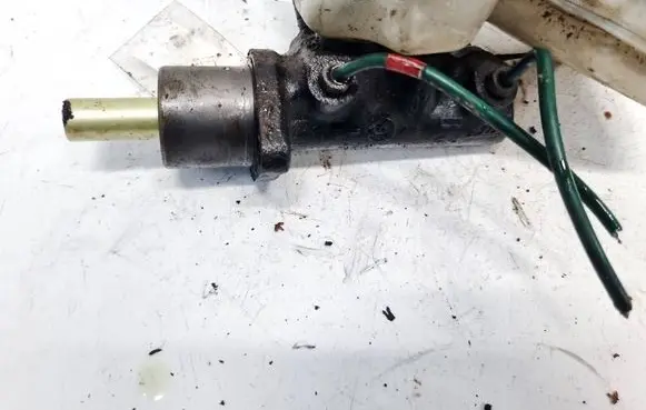 Master brake cylinder