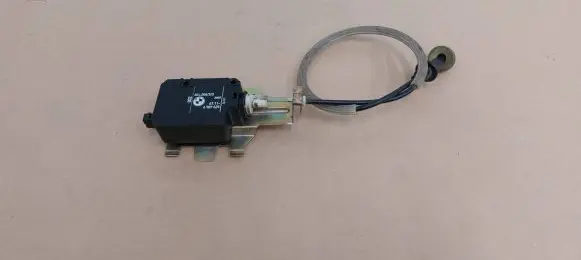Fuel tank cap lock motor