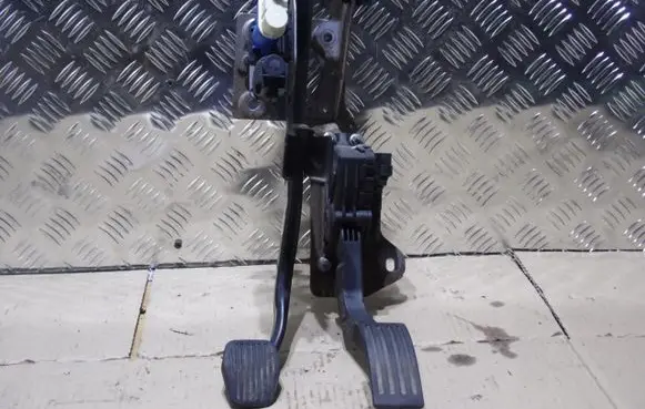 Ford Focus Pedal assembly 5435