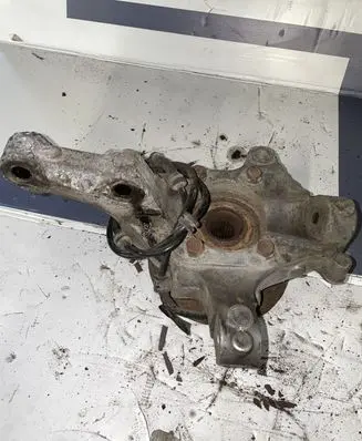 Chrysler Pacifica Front wheel hub