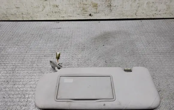 Mitsubishi Grandis Sun visor