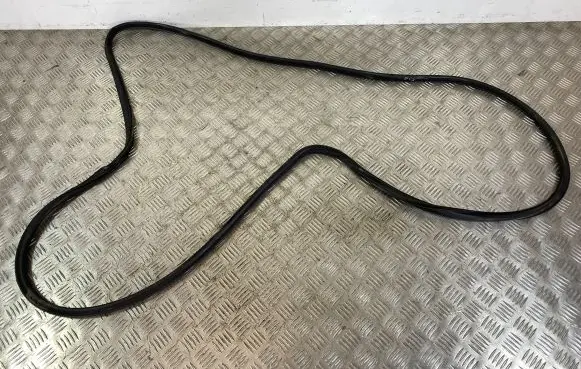 Jeep Grand Cherokee WL Rubber seal front door (on door) 