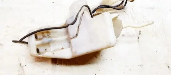 Mitsubishi Carisma Windshield washer fluid reservoir/tank