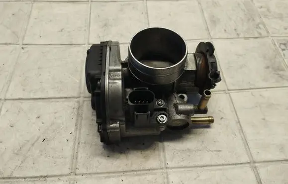 Skoda Octavia Mk1 (1U) Throttle valve 06A133064J 408237