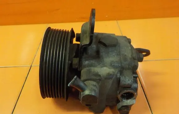 Land Rover Range Rover Sport L320 Power steering pump 7H323A696AB