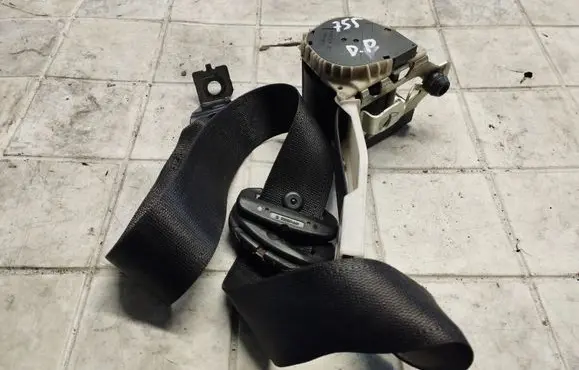 Opel Zafira A Front seatbelt 33014152