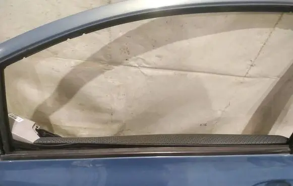 Toyota Yaris Front door glass trim molding 