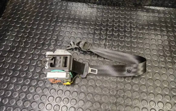 Audi A8 S8 D4 4H Rear seatbelt 4H0857805F