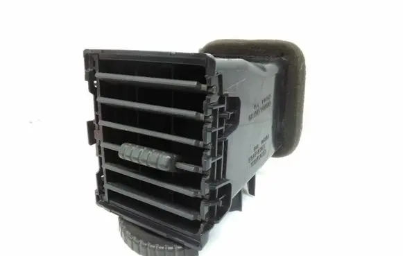 Nissan X-Trail T30 Dash center air vent grill 68750EQ000