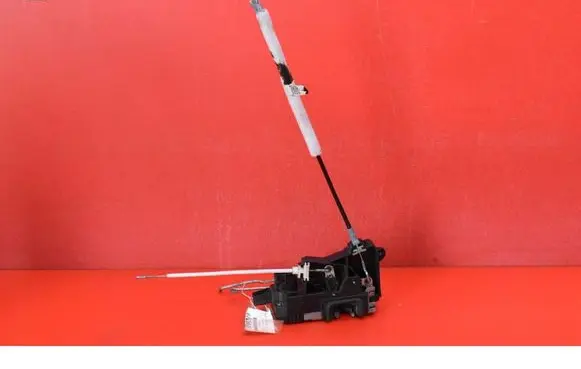 Opel Vectra C Front door lock 13210768