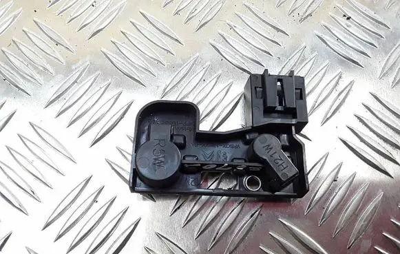 Citroen C5 Tail light bulb cover holder VP8X7X13N004BA