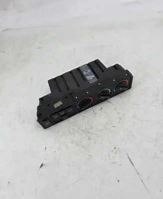 BMW 7 E32 Climate control unit 64111388029