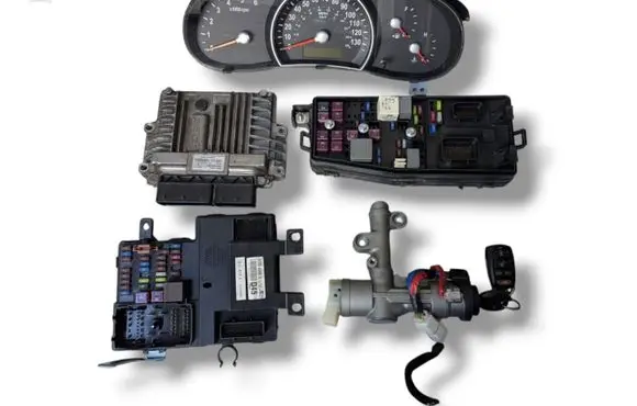KIA Carnival Engine ECU kit and lock set 28067780 39104-4X910
