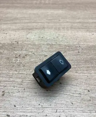 BMW 5 E39 Electric window control switch 8368974