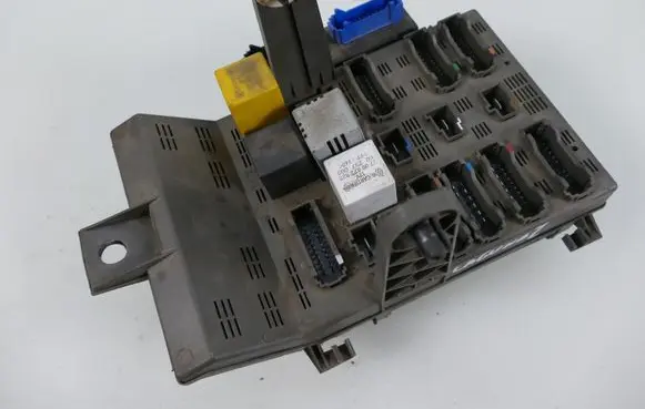 Renault Laguna I Fuse box set 8200043240